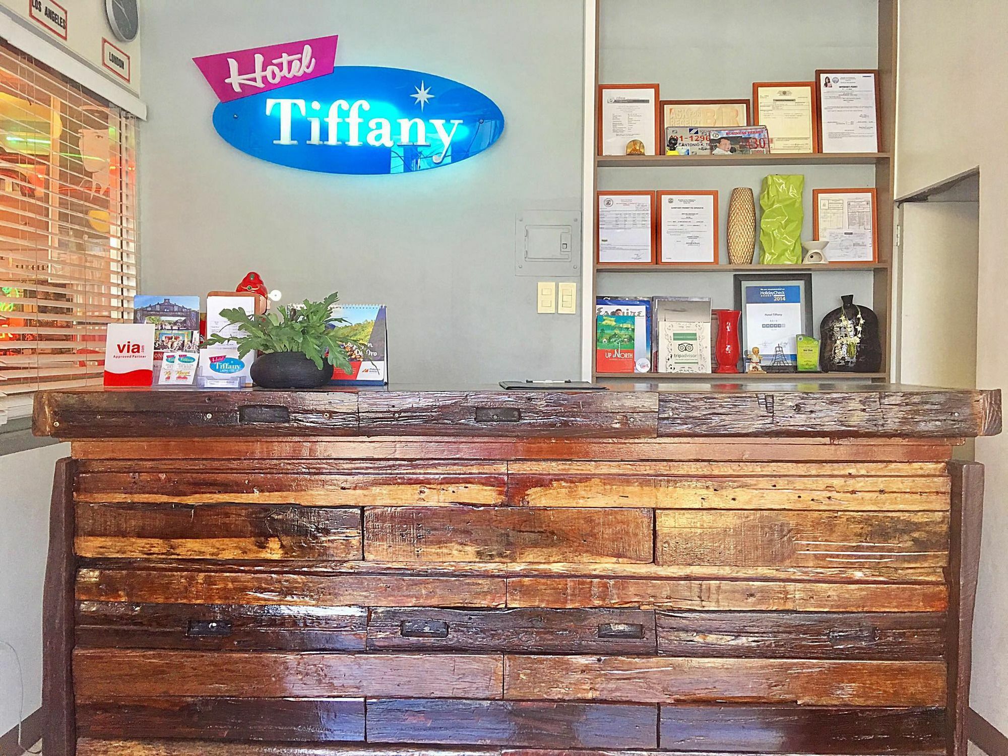 Hotel Tiffany Лаоаг Екстер'єр фото